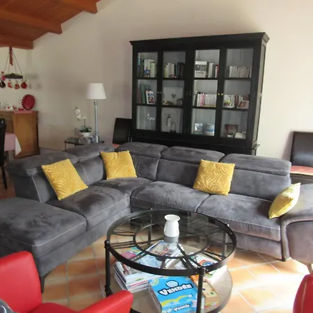 Maison Familiale Avec Jardin, à 1km De La - Fr-1-194-308 *