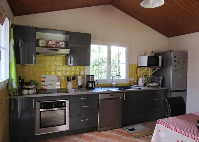 Maison Familiale Avec Jardin, à 1km De La - Fr-1-194-308 *